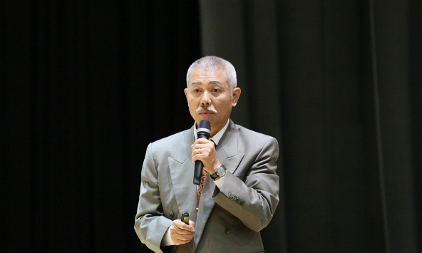 'Giáo sư quần đùi' Trương Nguyện Thành vừa phấn khích vừa lo sau khi xem robot Trung Quốc làm điều này