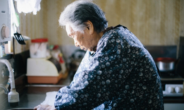 Con cái rời nhà sau kỳ nghỉ, ai biết bữa cơm lặng lẽ của cha mẹ lại là khởi đầu cho những điều này