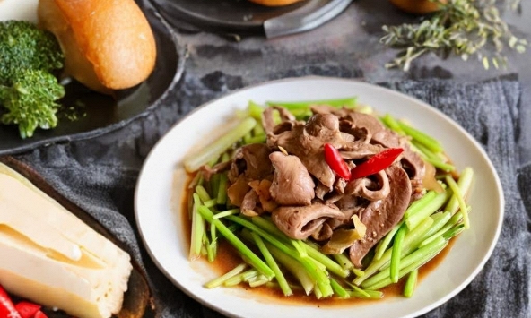 Có 1 bộ phận tuyệt vời của con heo mà người trung niên và cao tuổi nên ăn thường xuyên: Rất tốt cho tim mạch và giúp ngủ ngon