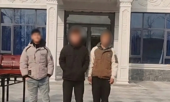 Gia đình có biệt thự nhưng 3 cậu con trai không lấy được vợ, xem ảnh, dân mạng phán: Với ngoại hình này, đến đi vay nặng lãi còn khó!