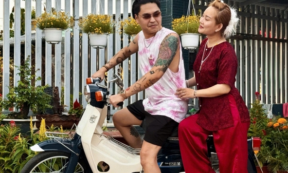 Nam ca sĩ lấy vợ là mẹ đơn thân có 2 con riêng: 'Anh muốn ngoài kia biết, đàn ông chung thủy còn nhiều'