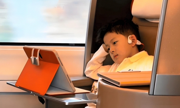 Nhìn cảnh 'tiểu thiếu gia' ngồi ở khoang thương gia tàu cao tốc, tôi nhận ra khác biệt giữa những đứa trẻ bắt đầu từ rất sớm