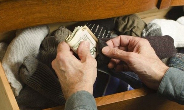 Tết về quê định biếu bố mẹ vợ 57 triệu đồng để mở rộng kinh doanh, bạn làm luật sư nói 1 câu khiến tôi phải thay đổi quyết định