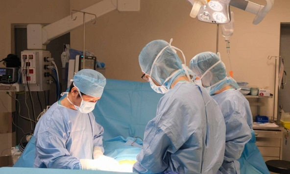 Lần đầu tiên tại Việt Nam: Điều trị thành công ca giãn tá tràng khổng lồ siêu hiếm trên thế giới - 7 năm liền “ăn vào là nôn ra”