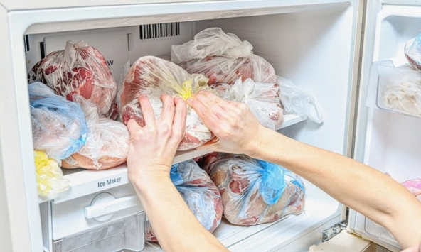 Thịt lợn để trong tủ lạnh quá thời gian này như 'quái vật' gây hại, bác sĩ nói thẳng: Thấy 5 điểm này phải vứt ngay!