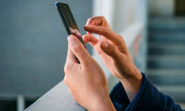 Cảnh báo: Màn hình đang sáng bỗng nhiên tối đen trong 1-2 phút, tiền trong tài khoản không cánh mà bay