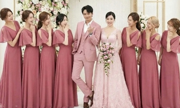 Ngỡ ngàng với ảnh cưới của Tiffany, SNSD tề tựu thành dàn phù dâu đẹp và quyền lực nhất lịch sử 