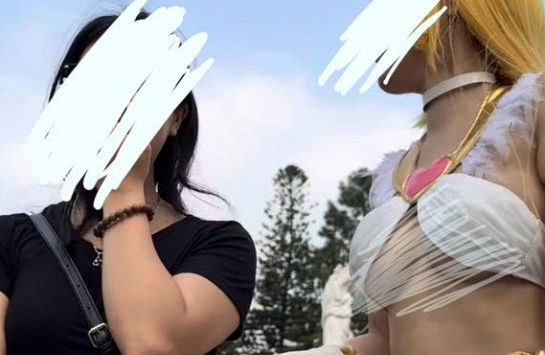 Ăn mặc phản cảm đi FES, nữ coser khiến cộng đồng mạng không khỏi phẫn nộ