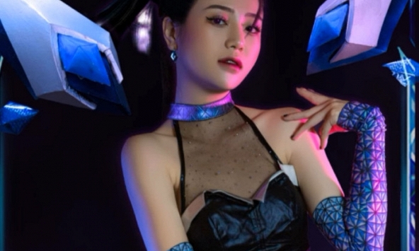 Chạm mặt Ái Nữ Hư Không Kai'Sa phiên bản Mai Linh Zuto, fan nam 'gục ngã'