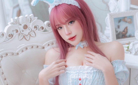 Chán nấu ăn, UNa To Uyen cosplay thành cô thỏ xinh đẹp 'hớp hồn' anh em game thủ