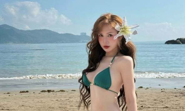 Hướng dẫn tạo dáng đi biển, bộ ảnh của hot girl này khiến người xem không thể rời mắt