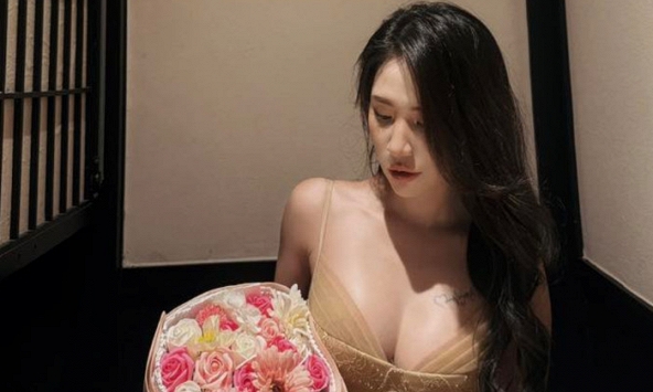 Khoảnh khắc gái xinh sân Pick phát khóc trước camera, hành trình độ dáng 'bão táp'  