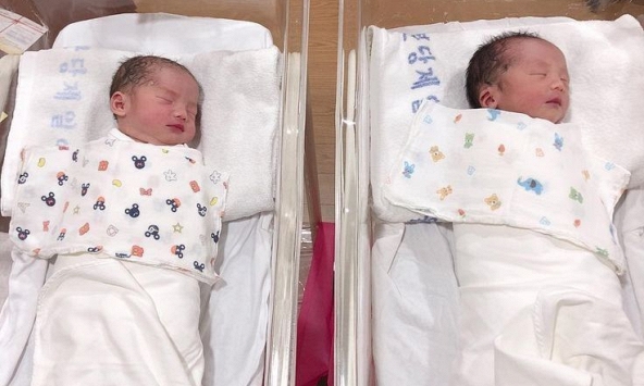 Bác sĩ vừa thông báo vợ sinh đôi 2 bé trai, ai ngờ nghe xong ông bố liền quay đầu bỏ đi!