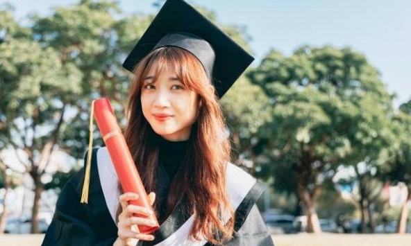 Phỏng vấn gia đình 100 học sinh xuất sắc, giáo sư ĐH “Harvard châu Á” phát hiện 3 điểm chung, âm thầm quyết định cả tương lai