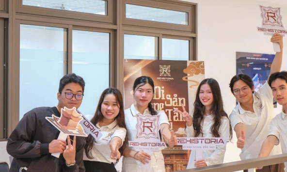 'Sinh viên nhà người ta' dùng AR làm 'sống lại' di sản, thuyết phục nhà đầu tư chi 200 triệu ngay tại buổi bảo vệ đồ án