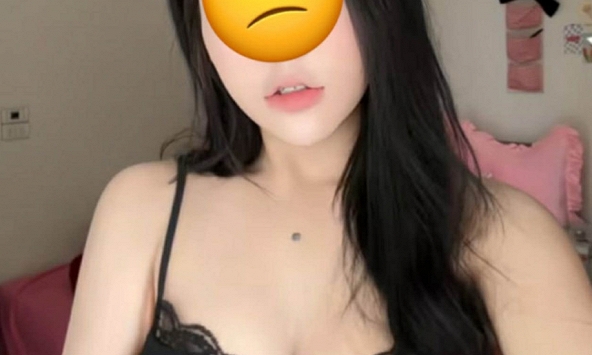 Hồn nhiên 'nhảy tưng tưng' trước camera, nữ TikToker nhận 'gáo nước lạnh' từ CĐM