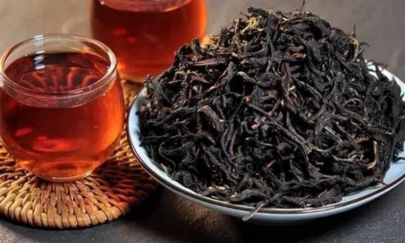 Người đàn ông 58 tuổi uống một tách trà đen sau khi thức dậy vào buổi sáng, sau 8 tháng, bác sĩ hỏi 'anh đã uống gì?'