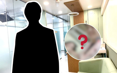 Xôn xao ảnh nam ca sĩ 97 nắm chặt tay vợ ngoài ngành trong bệnh viện