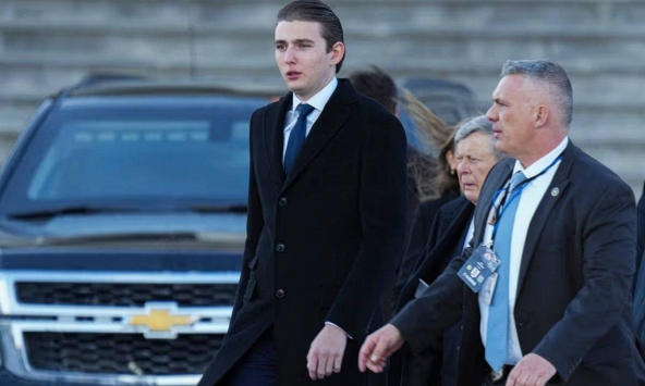 Barron Trump có thể được miễn nhập ngũ vì chiều cao