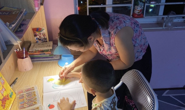 Con bỗng nhiên học hành sa sút, bố mẹ đừng để mình trở thành 'thủ phạm' làm mọi thứ trầm trọng thêm