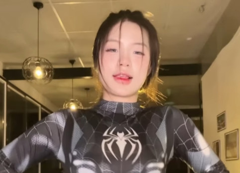 Cuối cùng Lanhxinhiu cũng hóa 'Người Nhện', khoe vũ đạo hết sức 'cuốn mắt' đến mức phải gỡ video khỏi nền tảng