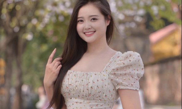 Đón sinh nhật tuổi 23, nữ MC 'hớp hồn' người xem với nhan sắc trong trẻo, dịu dàng
