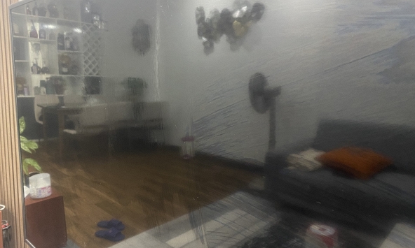 Thời tiết nồm ẩm miền Bắc khiến sàn nhà “đổ mồ hôi”, trơn như bôi mỡ: 5 cách vệ sinh mọi người nên biết