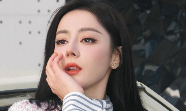 Xót cho Địch Lệ Nhiệt Ba hiện tại