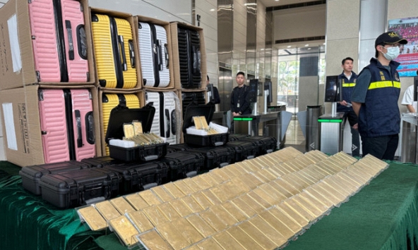 Phát hiện 145kg vàng thỏi được giấu trong 14 kiện vali tại sân bay