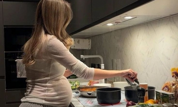 Mang thai khiến tôi phát 'điên' vì chuyện ăn uống: Thứ ghét thì bị ép ăn, đồ thích thì cấm không cho ăn