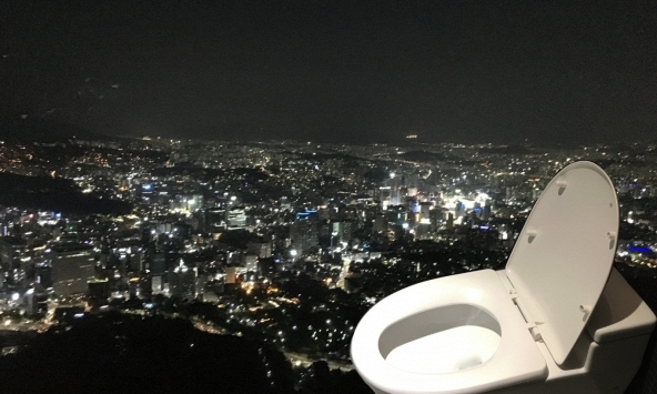 Khách Việt hoảng hồn khi vào toilet ở Hàn Quốc: 'Tôi tưởng như cả thành phố đang nhìn mình đi vệ sinh vậy'