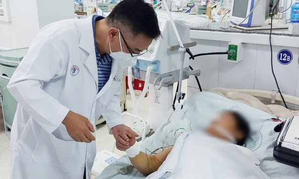 Ăn cá ủ chua, 3 học sinh cùng nhà ở Đà Nẵng nhập viện cấp cứu, có trường hợp hôn mê