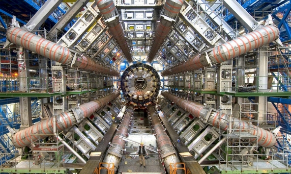 Chuyên gia cho 'chuột sắt' canh gác cỗ máy vật lý lớn nhất thế giới: Họ đang toan tính điều gì?