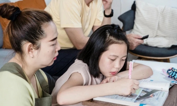 Ngày càng nhiều trẻ 'suy thoái não', nguyên nhân số 1 không phải điện thoại di động