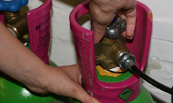 Giá xăng dầu tăng, giá gas có bị kéo theo? Thao tác giúp tiết kiệm nhưng nhiều người chưa biết