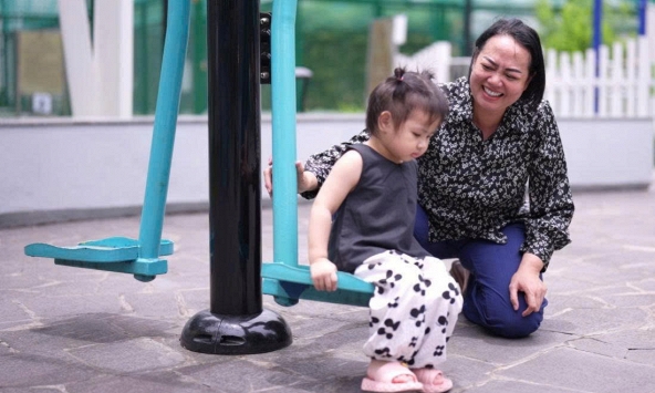 Hạnh phúc của người phụ nữ 50 tuổi tưởng phải xin trứng để làm mẹ: Sau 20 năm, căn nhà nhỏ lại vang lên tiếng cười trẻ thơ