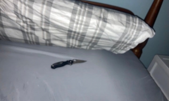 Nhìn ngay đầu giường: Thấy 3 thứ này thì nên dọn sớm, càng để lâu càng dễ xui xẻo