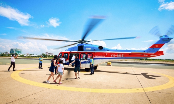 Chuyến bay trực thăng vòng quanh TP.HCM có giá lên tới 18 triệu/người: Trải nghiệm có 1-0-2 ngắm trọn rừng ngập mặn đến cung đường biển