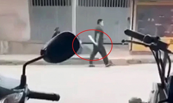 Danh tính đối tượng chém người ở quán cafe rồi cầm hung khí đi 'dạo phố', nạn nhân bị thương nặng