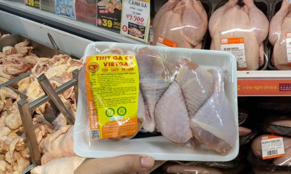 Mua gà đóng khay trong siêu thị: Nhân viên tiết lộ chi tiết 'vàng' nhiều người bỏ qua