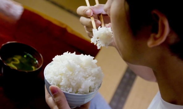 Chỉ một thay đổi nhỏ trong cách ăn cơm có thể giúp giảm mỡ gan tới 30%! Hãy bắt đầu hành trình giảm cân sau kỳ nghỉ lễ của bạn