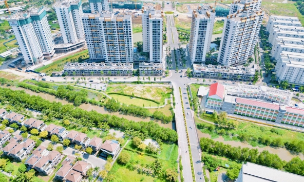 Nhà ở vừa túi tiền tại TP.HCM 'nhỏ giọt', người mua săn nhà vùng lân cận