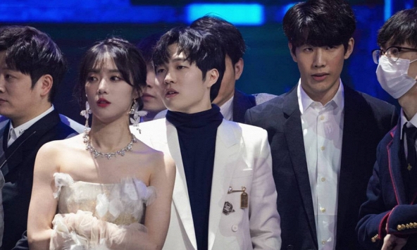 Xuất hiện nghi vấn cựu vương CKTG đã 'cắm sừng' người yêu lâu năm