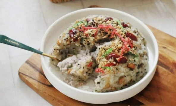 Khoai môn nghiền nhuyễn rồi hấp cùng xôi: Món ăn cực ngon miệng ai thử một lần cũng thích mê