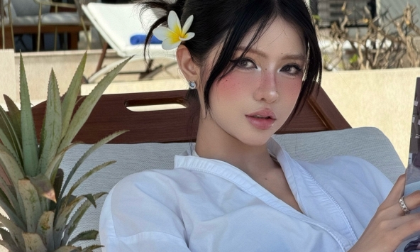 Lâu ngày không gặp, Ciin Thảo Ly tung bộ ảnh bikini đẹp đến nỗi fan cảm thán 'không thể tin được'