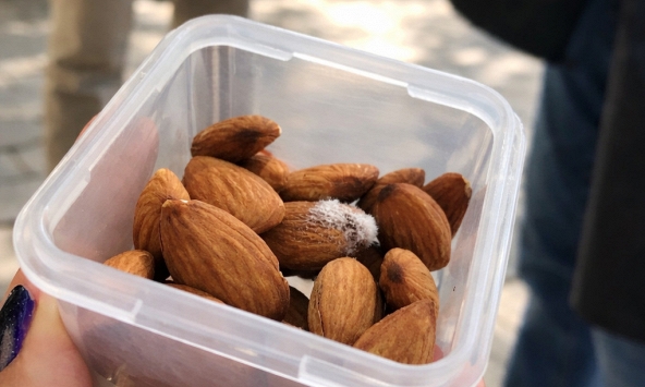 Ngày càng nhiều người còn trẻ đã khổ vì bệnh gan, bác sĩ khuyên: 5 loại hạt này thèm mấy cũng ăn ít lại!