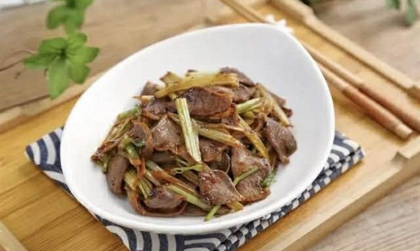 Phần 'ngon nhất' của con bò không phải thịt thăn hay sườn: Nếu bạn bắt gặp, đừng hỏi han gì, cứ mua về xào cần tây, cực ngon!