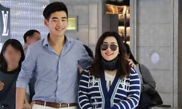 Con rể kín tiếng nhất gia tộc 'vua sòng bạc Macau”: Học bá Harvard, được nhà gái tặng hồi môn 5.000 tỷ năm 2019