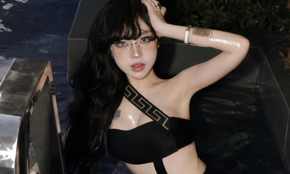 Thêm một hot girl gia nhập đường đua bikini, hứa hẹn mùa hè nóng bỏng