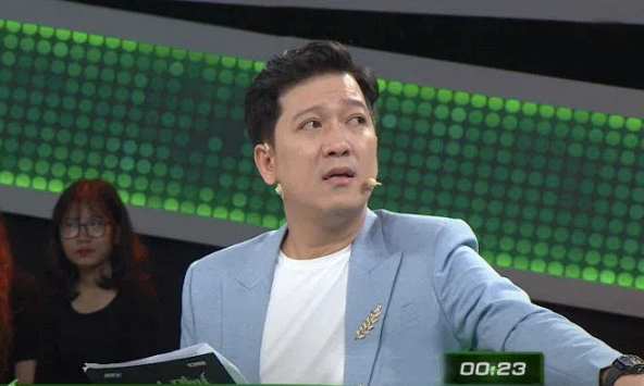 Trả lời được cực thông minh: Cây gì nghe tên như đã chết nhưng thực tế nó vẫn sống và ra hoa kết trái?